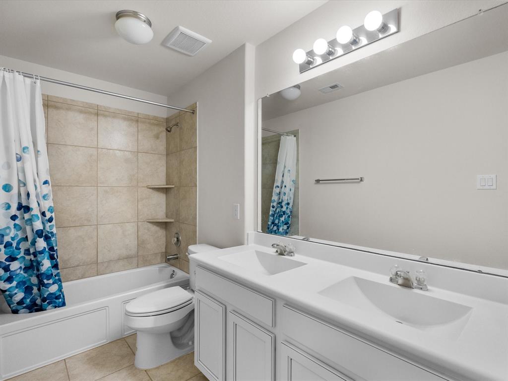 509 Forest Village Circle, La Marque, Texas image 22