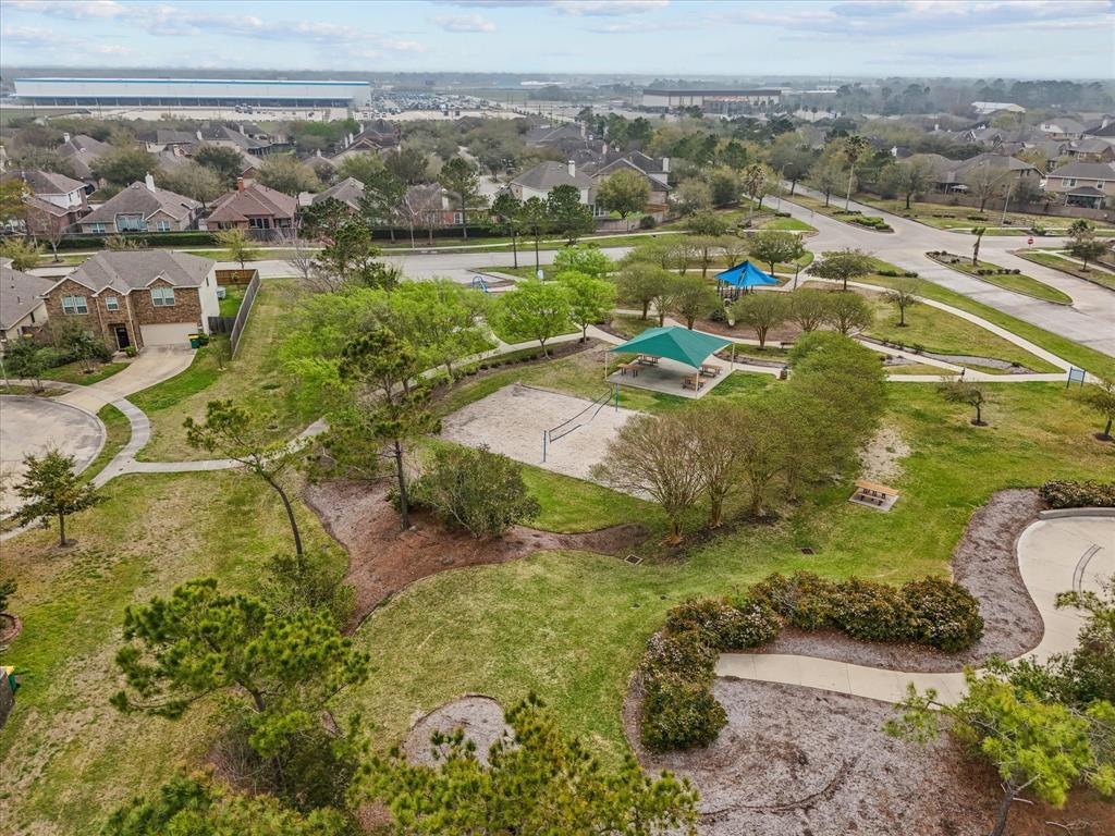 509 Forest Village Circle, La Marque, Texas image 4