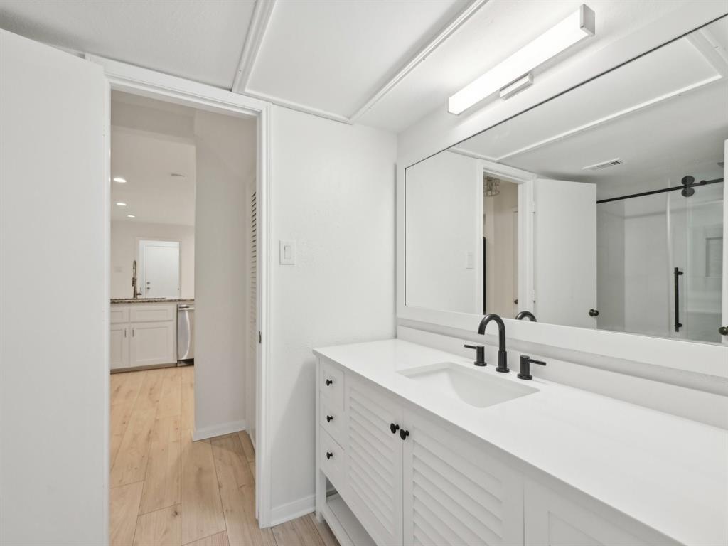 1812 Saxony Lane, Houston, Texas image 9