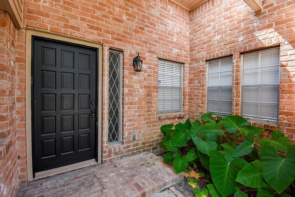 4002 Greenbriar Drive, Missouri City, Texas image 13
