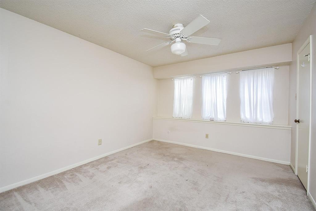 4002 Greenbriar Drive, Missouri City, Texas image 3