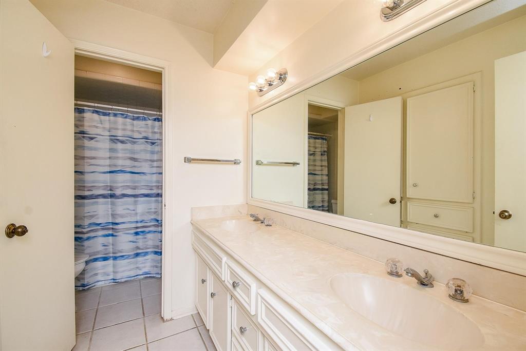4002 Greenbriar Drive, Missouri City, Texas image 17