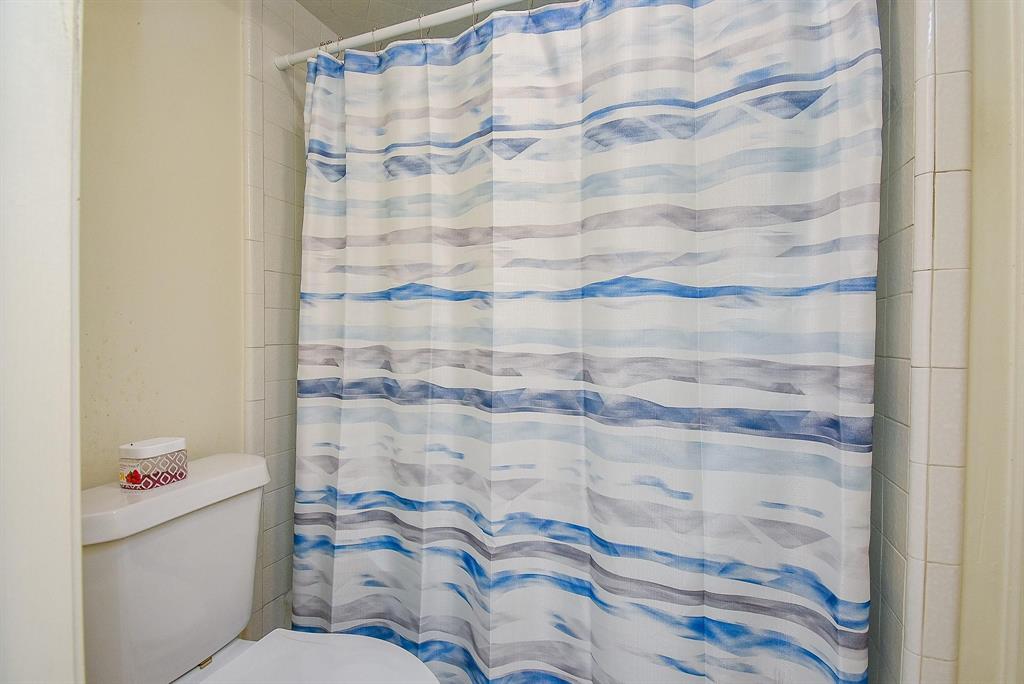 4002 Greenbriar Drive, Missouri City, Texas image 18