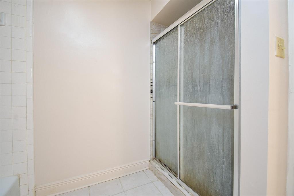 4002 Greenbriar Drive, Missouri City, Texas image 25