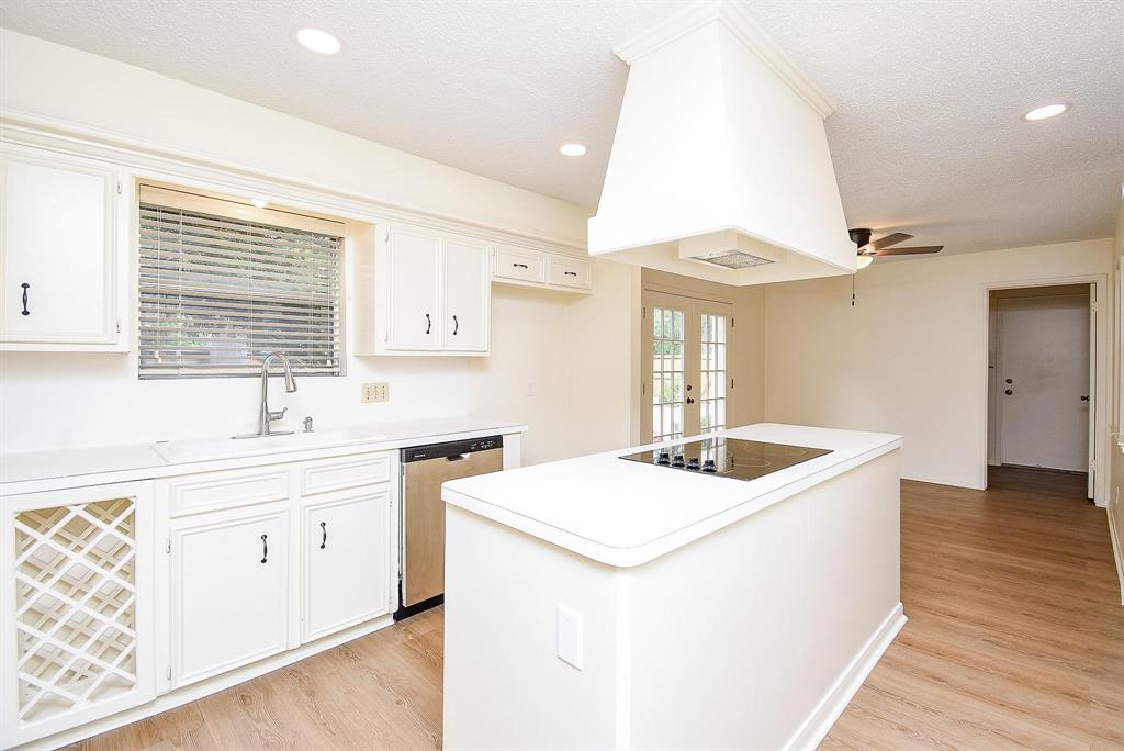 4002 Greenbriar Drive, Missouri City, Texas image 21