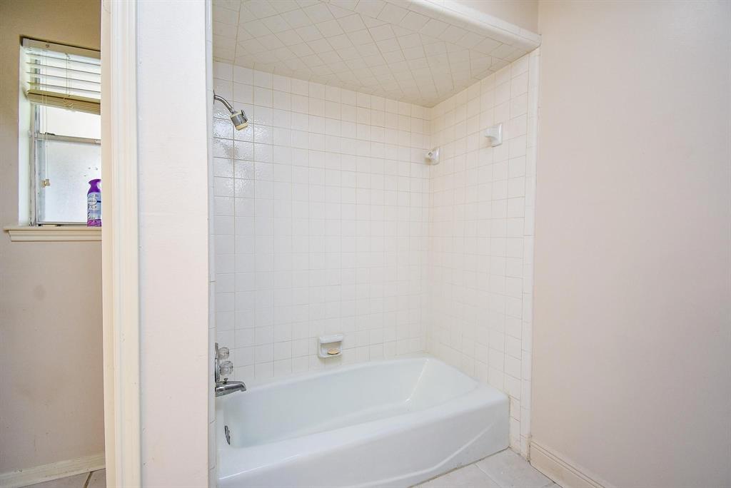4002 Greenbriar Drive, Missouri City, Texas image 31
