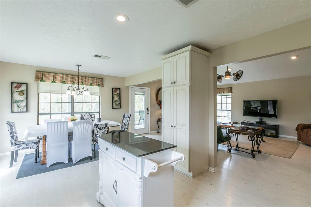 360 S Lakeside Drive, Huntsville, Texas image 6