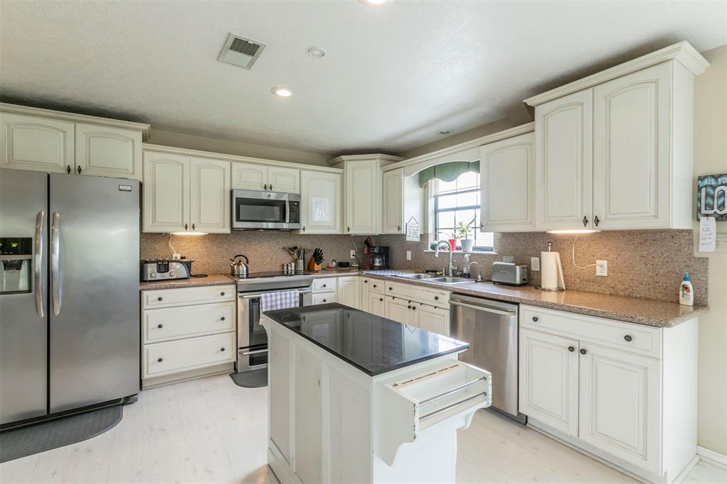 360 S Lakeside Drive, Huntsville, Texas image 9
