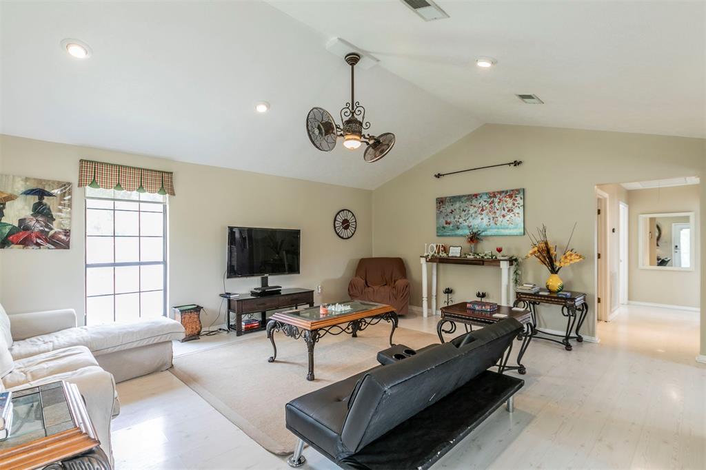 360 S Lakeside Drive, Huntsville, Texas image 5