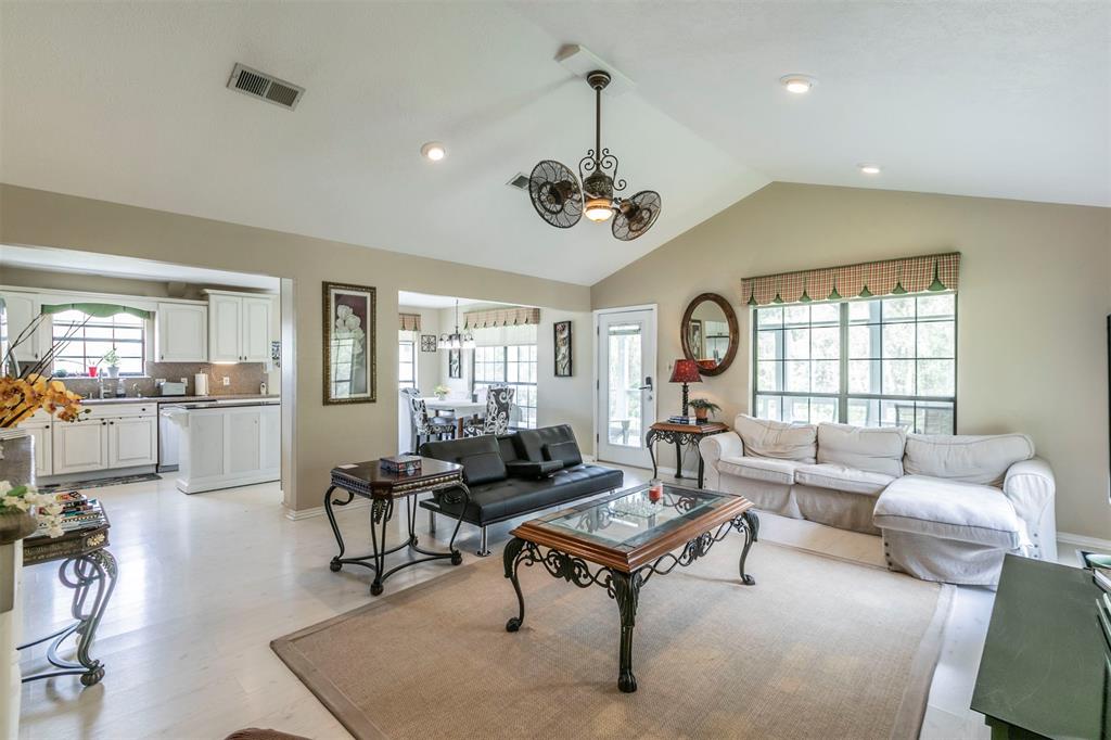 360 S Lakeside Drive, Huntsville, Texas image 14