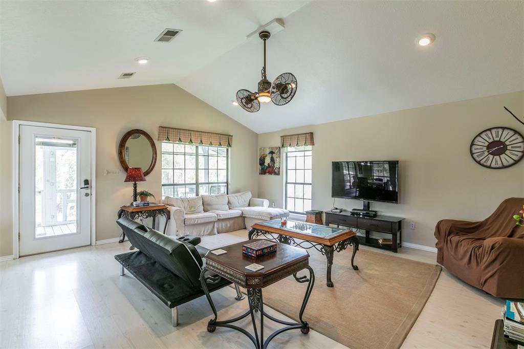 360 S Lakeside Drive, Huntsville, Texas image 12