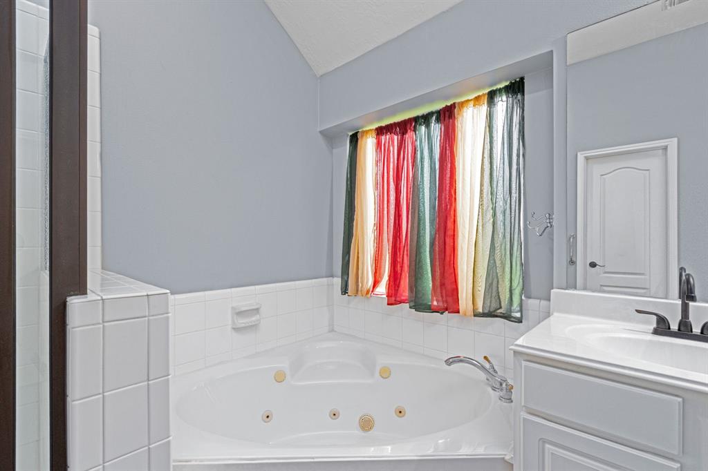4503 Waverly Canyon Lane, League City, Texas image 23