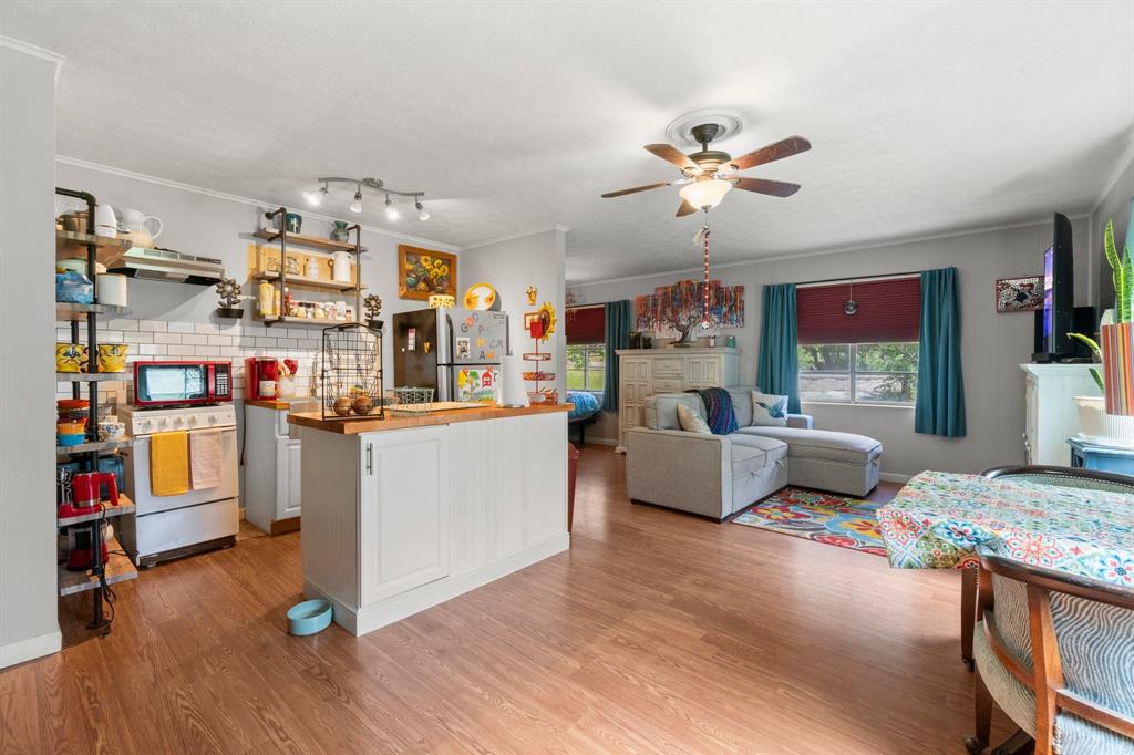 50 White Oak St St, Point Blank, Texas image 14