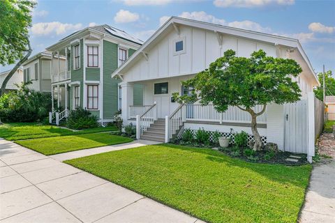 Single Family Residence in Galveston TX 3822 Avenue O 1/2 2.jpg