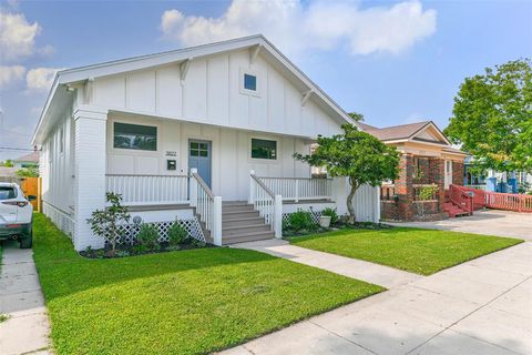 Single Family Residence in Galveston TX 3822 Avenue O 1/2 1.jpg