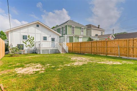 Single Family Residence in Galveston TX 3822 Avenue O 1/2 32.jpg