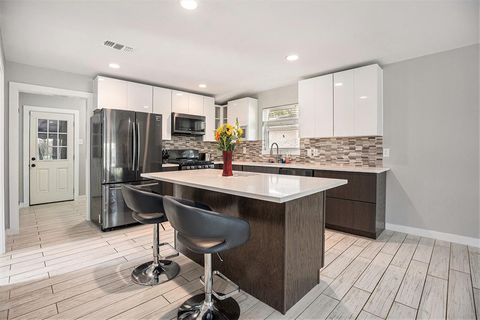 330 Pebblebrook Drive El Lago TX 77586