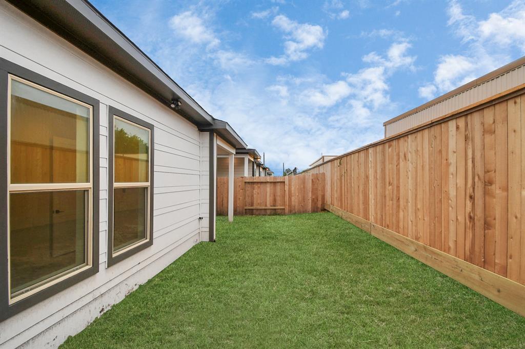 4312 Avron Drive, Stafford, Texas image 42