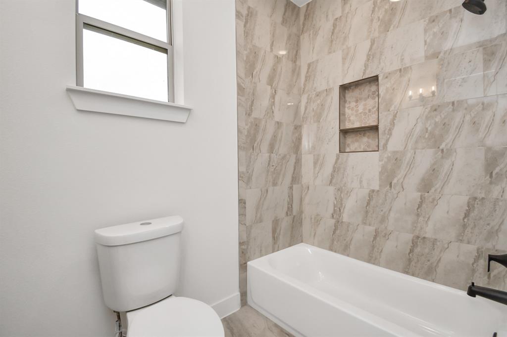 4312 Avron Drive, Stafford, Texas image 32