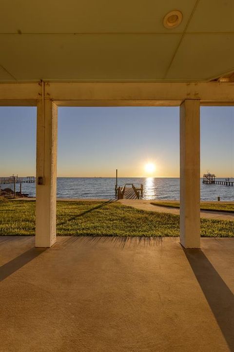 A home in San Leon