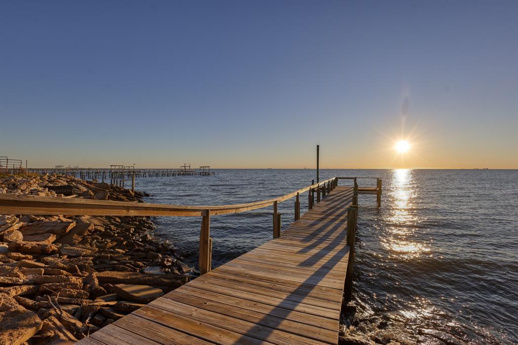 415 Avenue I, San Leon, Texas image 3