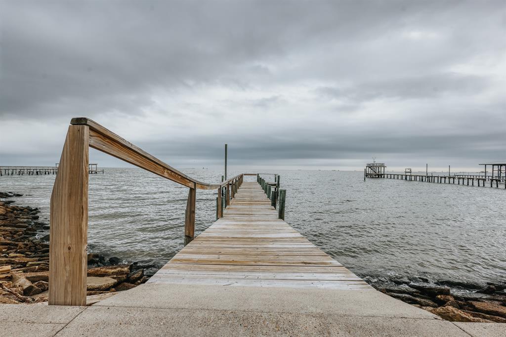 415 Avenue I, San Leon, Texas image 2