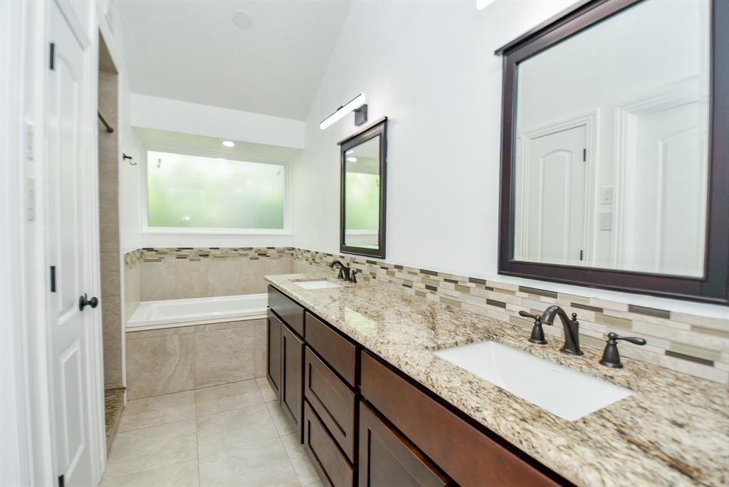 4311 Pinewood Park Drive, Kingwood, Texas image 22