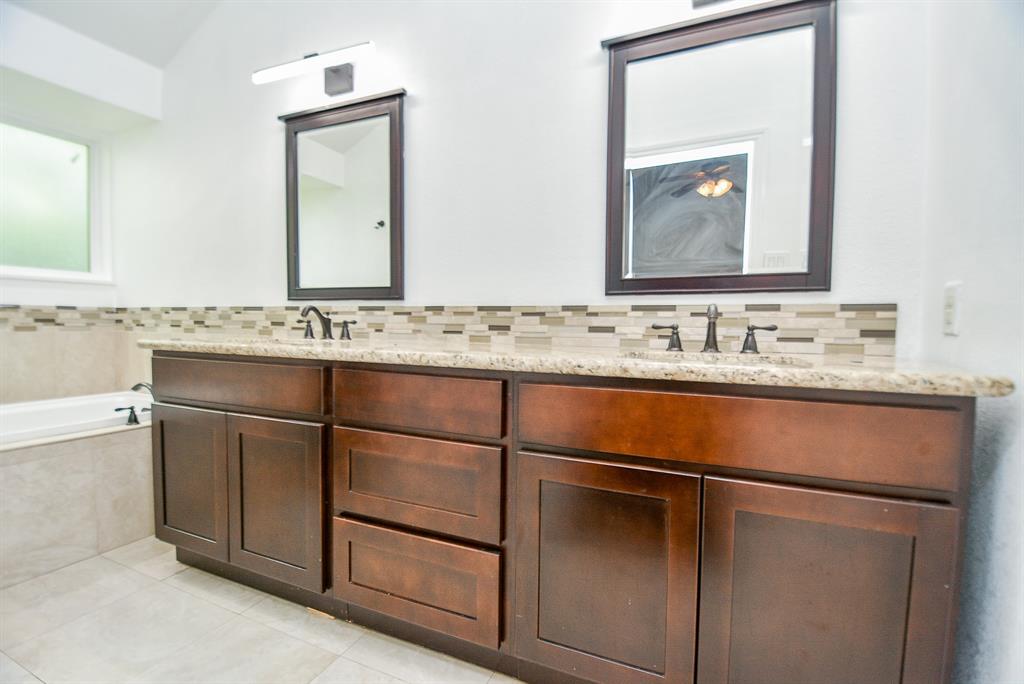 4311 Pinewood Park Drive, Kingwood, Texas image 21