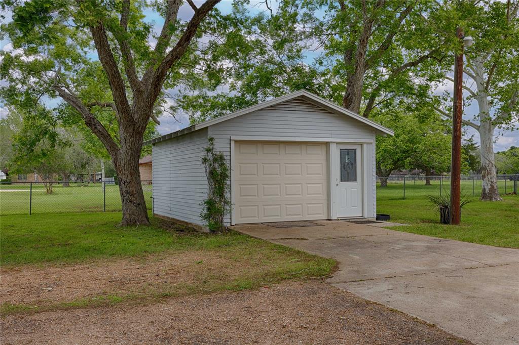 1001 Us Highway 77, Hallettsville, Texas image 39