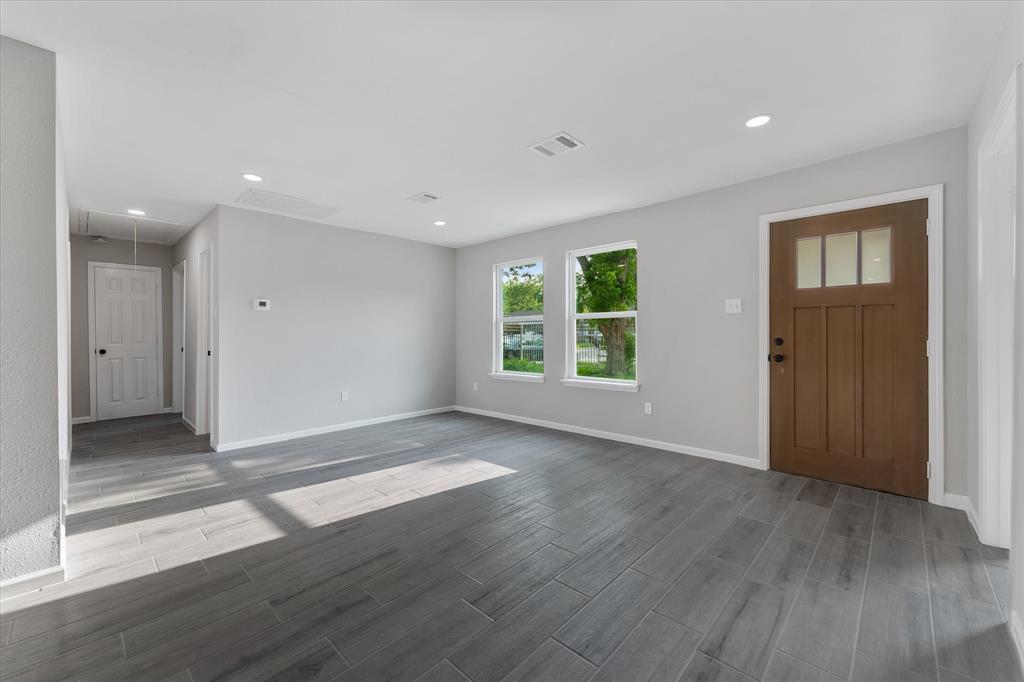 Photo 5 of 27 of 9505 Fairland Drive house