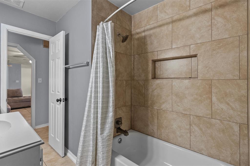 4715 4th Street, Bacliff, Texas image 24