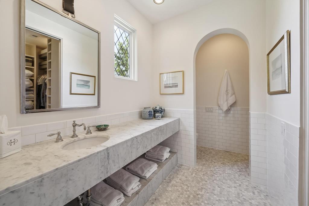 3603 Meadow Lake Lane, Houston, Texas image 32