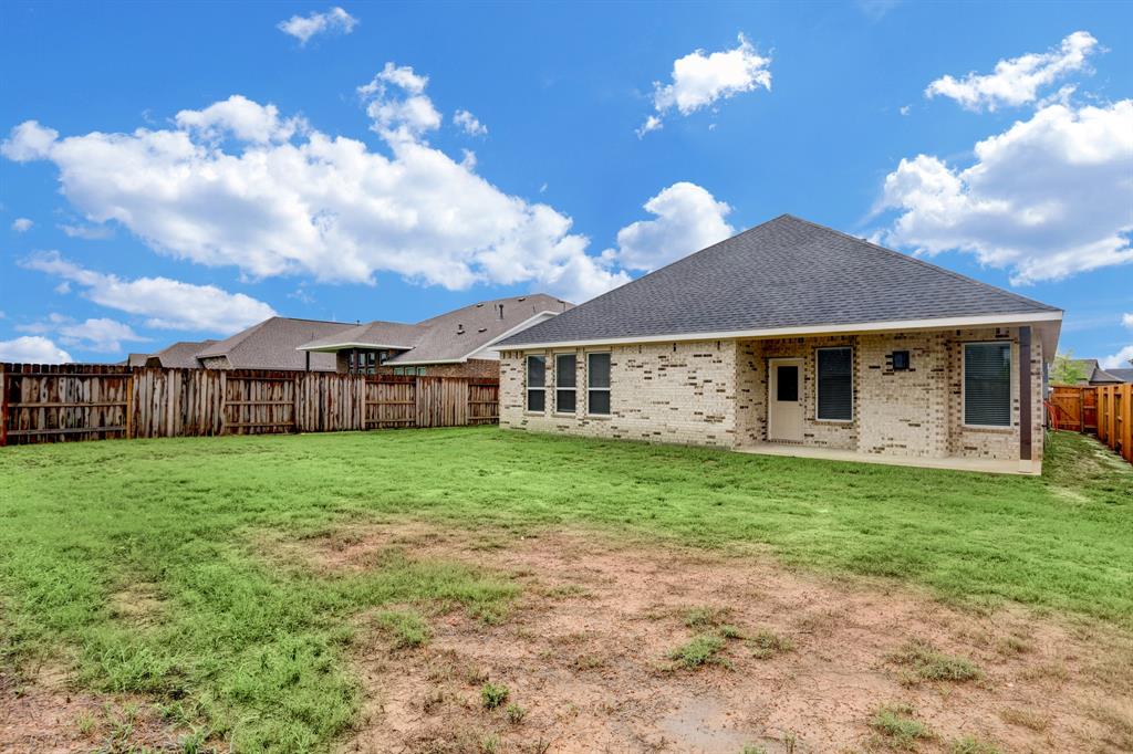 19030 Crested Moss Avenue, Tomball, Texas image 10