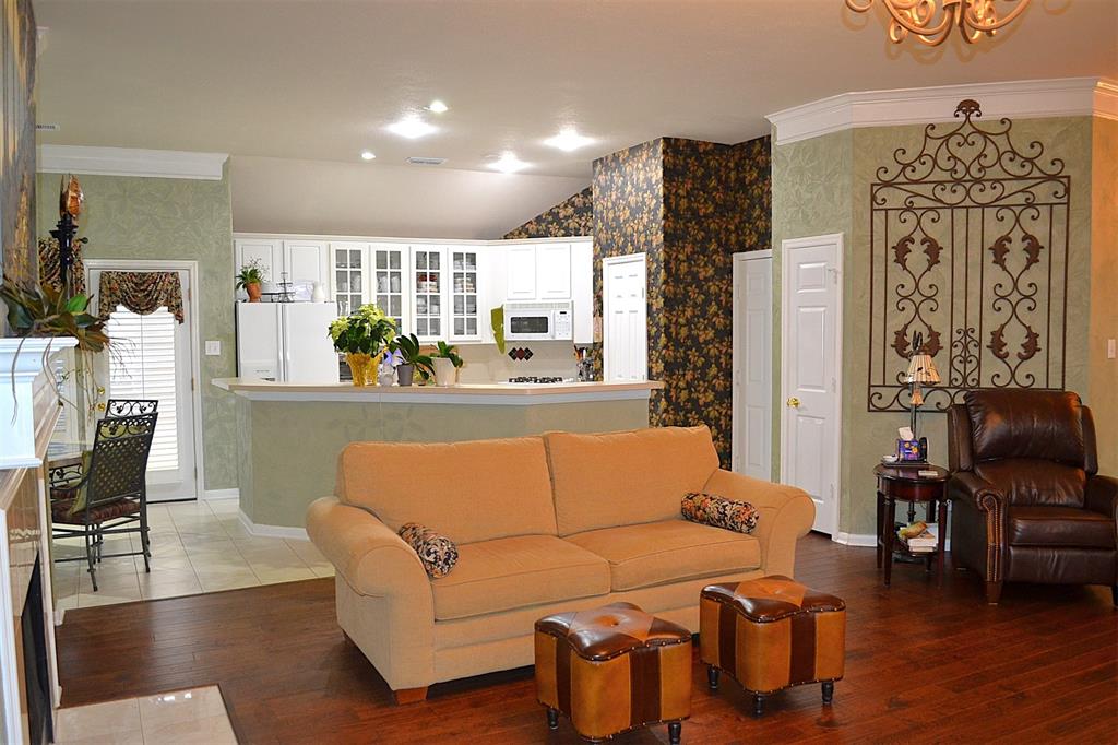 14 Mulberry Glen Place, Spring, Texas image 12
