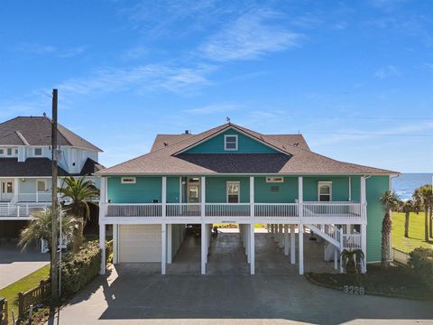 Single Family Residence in Crystal Beach TX 3228 Gulf Castle Drive.jpg