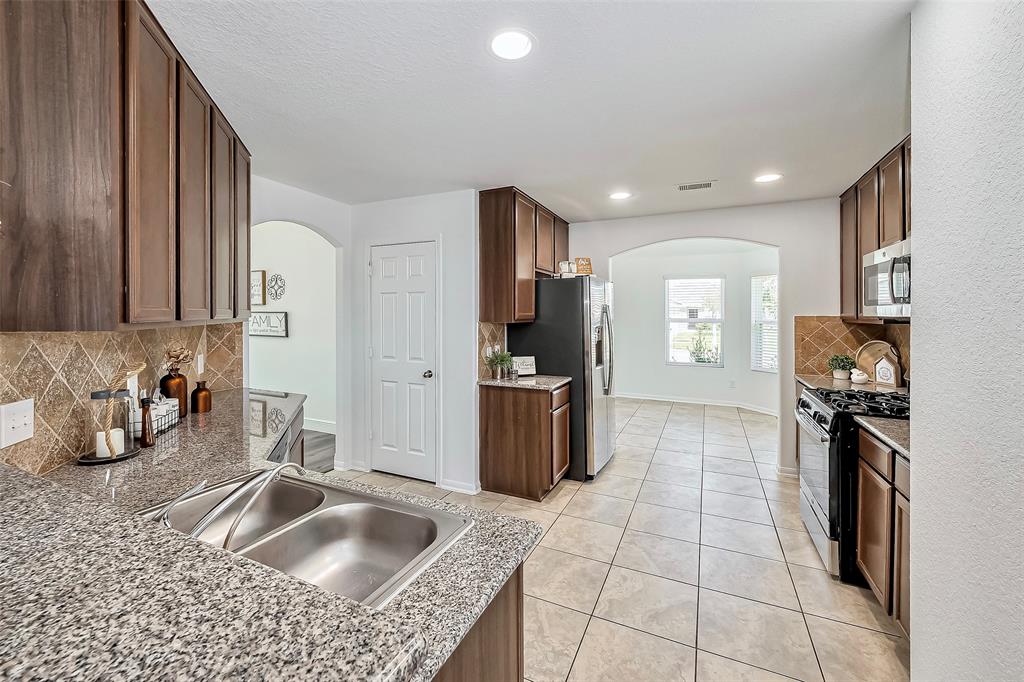 2906 Country Clearing Lane, Rosenberg, Texas image 3
