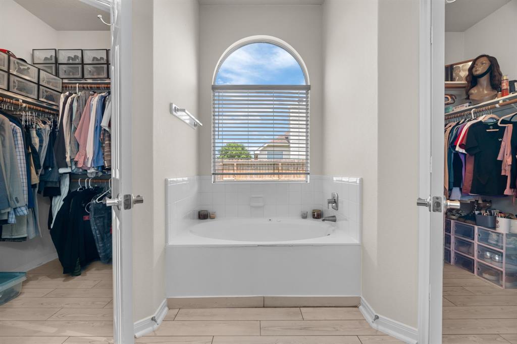 1010 Sapling Crest Court, Fresno, Texas image 34