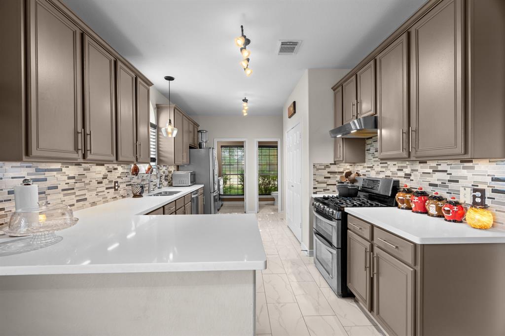 1010 Sapling Crest Court, Fresno, Texas image 11