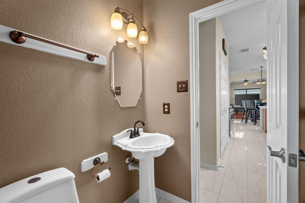 1010 Sapling Crest Court, Fresno, Texas image 15
