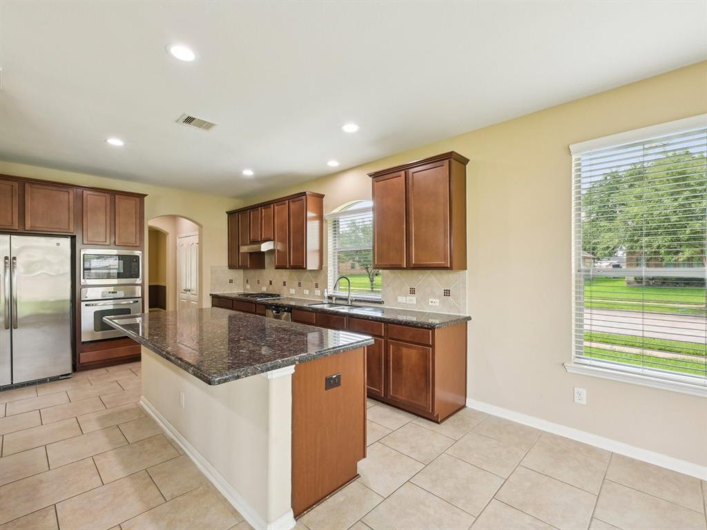 9430 Copper Cove Lane, Rosharon, Texas image 13