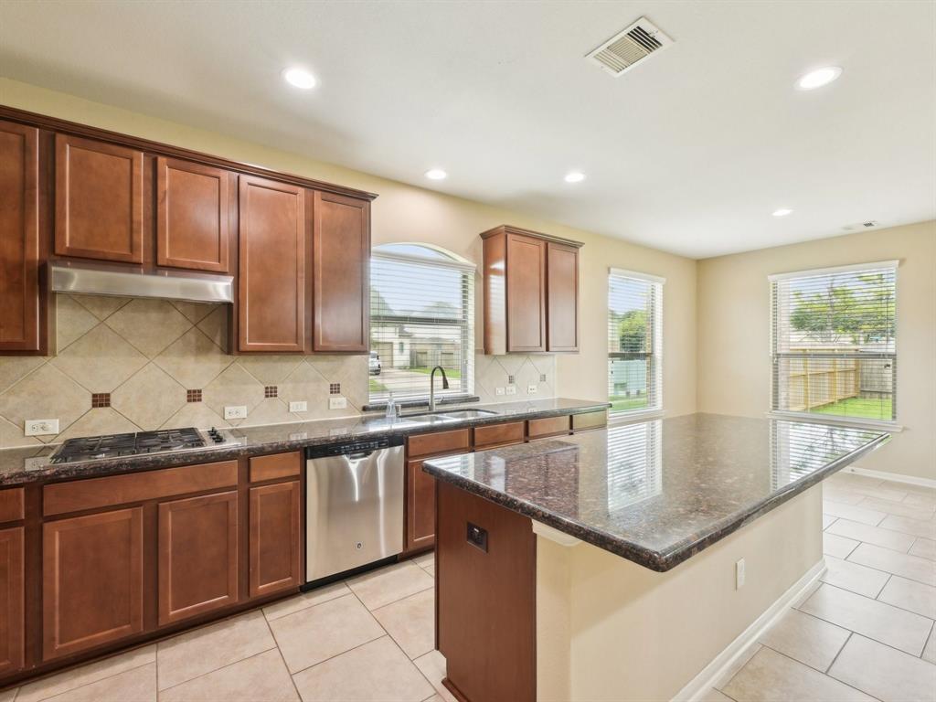 9430 Copper Cove Lane, Rosharon, Texas image 16