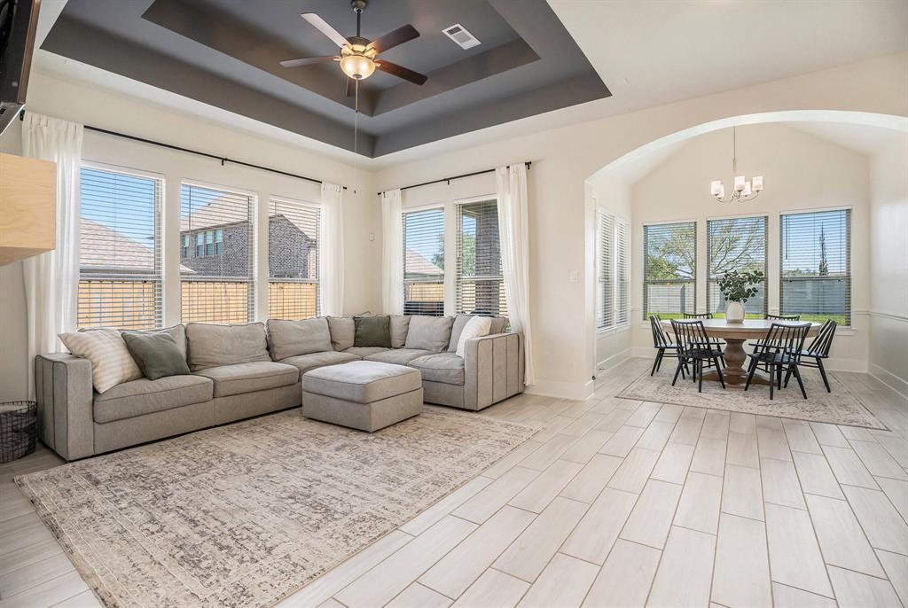 2731 Rogliano Lane, League City, Texas image 9