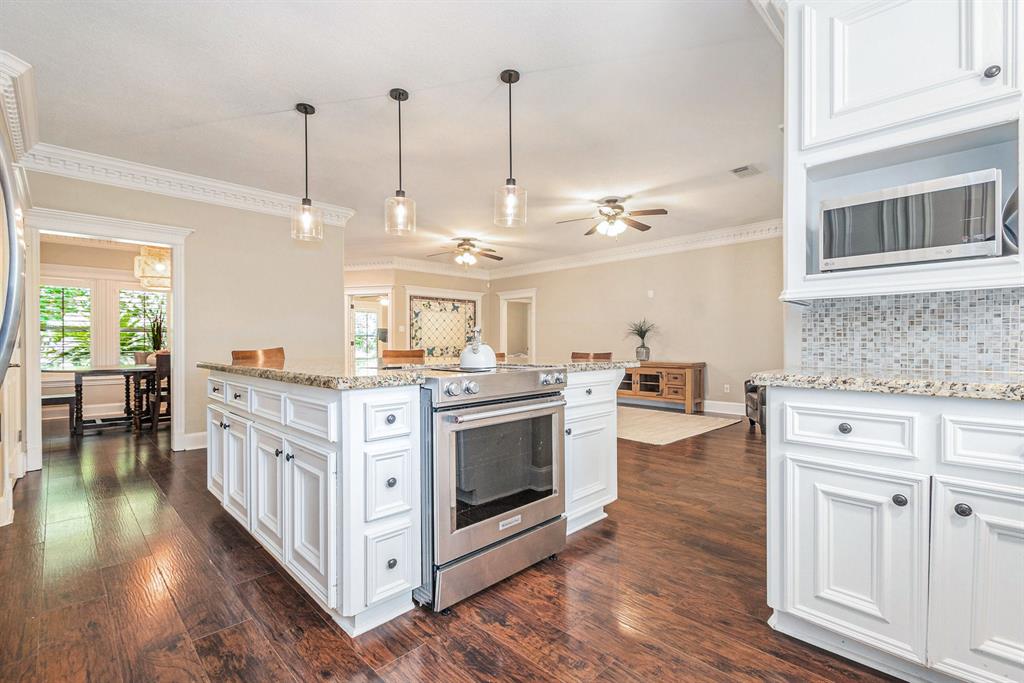 32806 W Westwood Square West Drive, Magnolia, Texas image 13