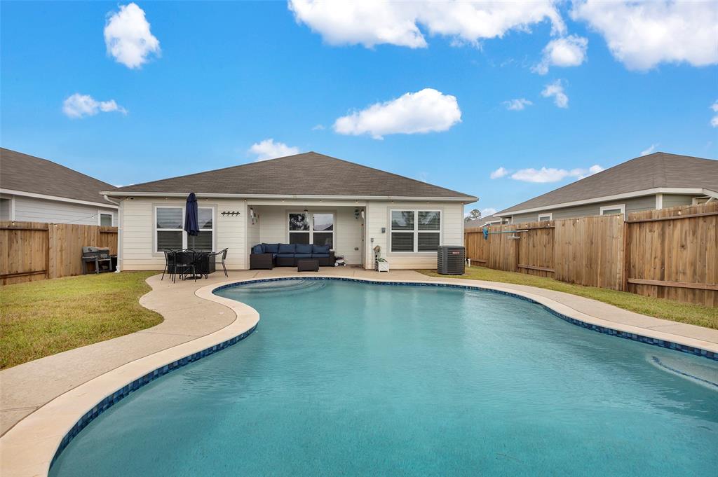 16134 Sugar Falls Drive, Conroe, Texas image 32