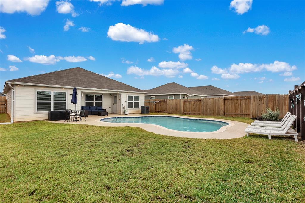 16134 Sugar Falls Drive, Conroe, Texas image 31