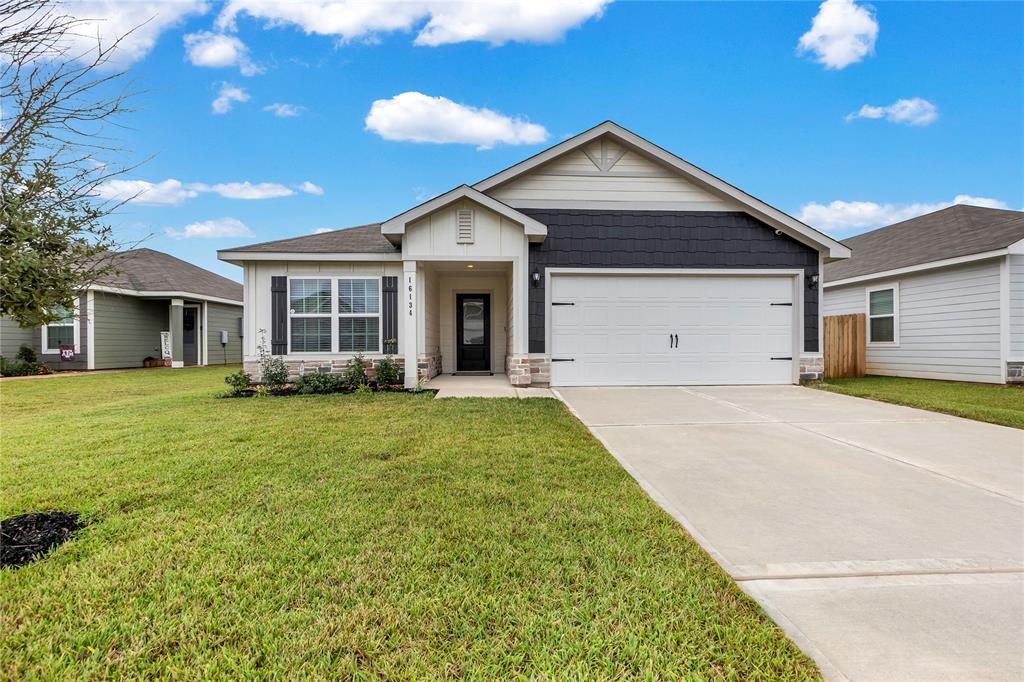 16134 Sugar Falls Drive, Conroe, Texas image 2