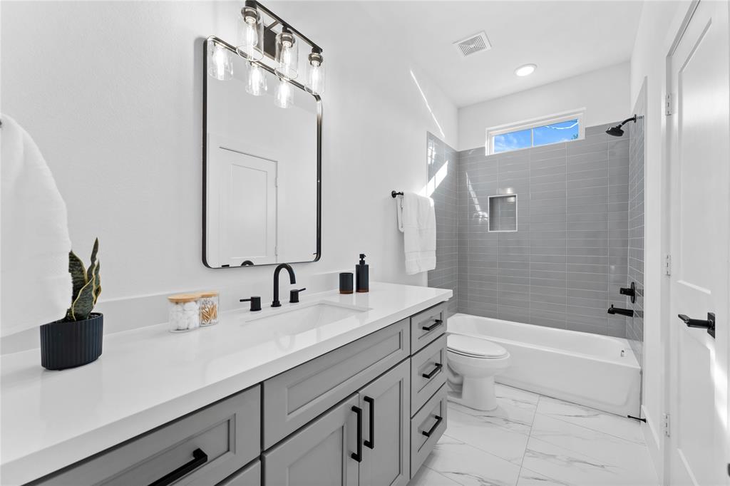 3109 Jensen Dr Dr #B, Houston, Texas image 7
