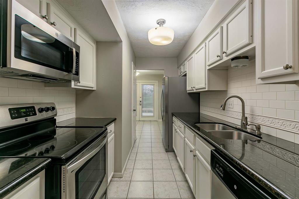 2242 Par Lane, Richmond, Texas image 12