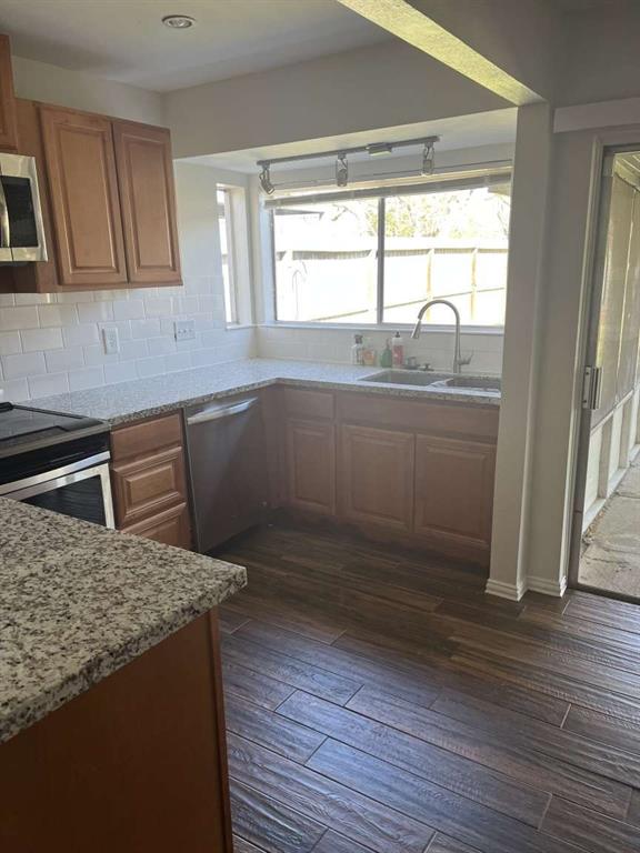 4403 Peridot Lane, Friendswood, Texas image 2