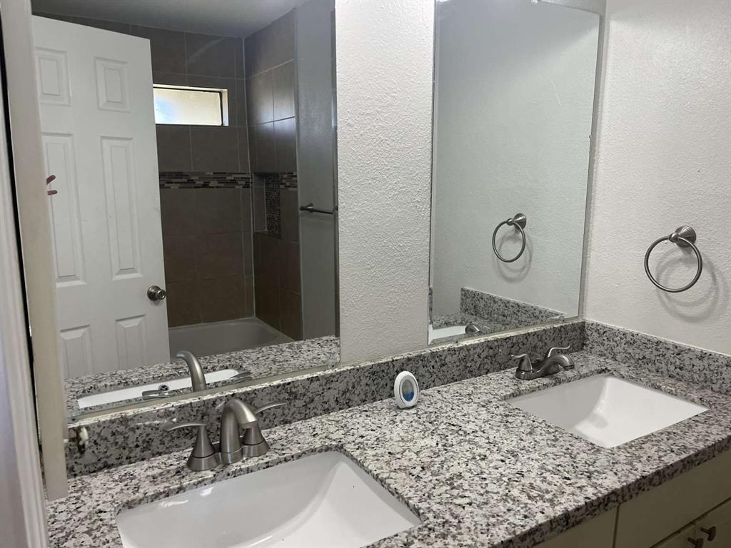 4403 Peridot Lane, Friendswood, Texas image 8